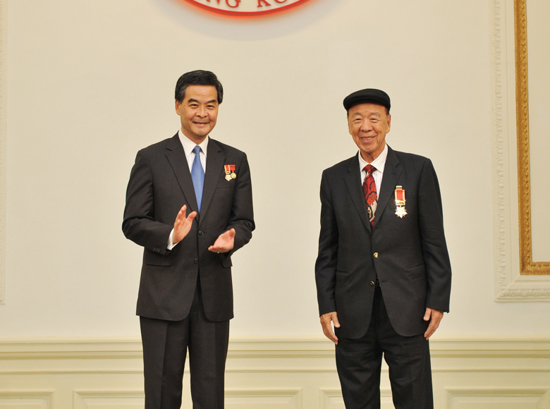 獲香港特別行政區政府頒授大紫荊勳章(GBM)，以表揚其為香港作出的重大貢獻
